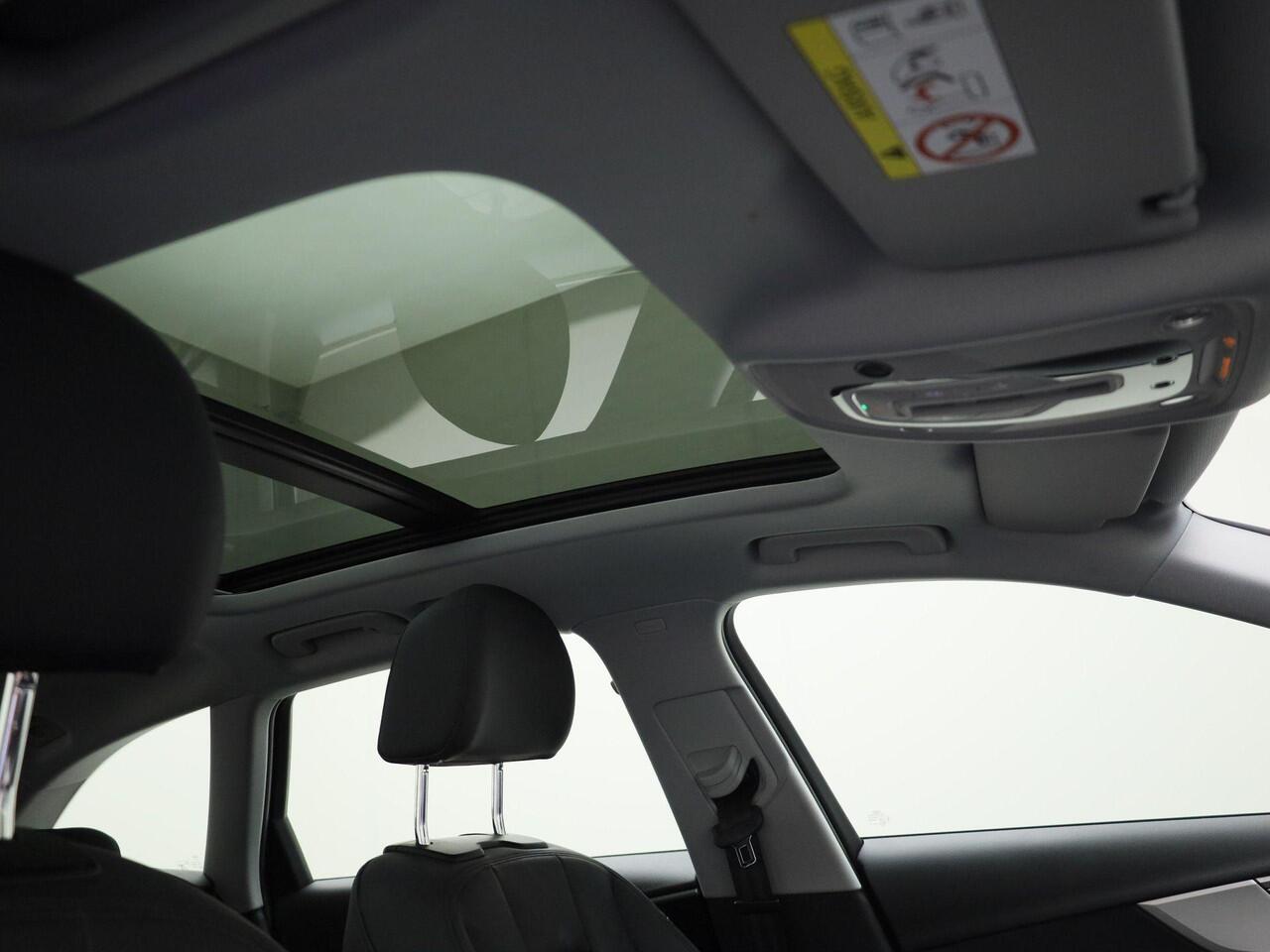 Audi A4 Avant 35 TFSI/150PK Business Edition · Panoramadak · Apple/Android Car Play · Leder · Stoelverwarming · Camera + Parkeersensoren