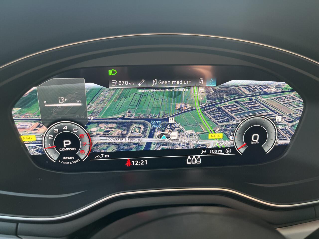 Audi A4 Avant 35 TFSI S edition Competition / Achteruitrijcamera / 18 Inch / virtual cockpit plus / Trekhaak / drive select