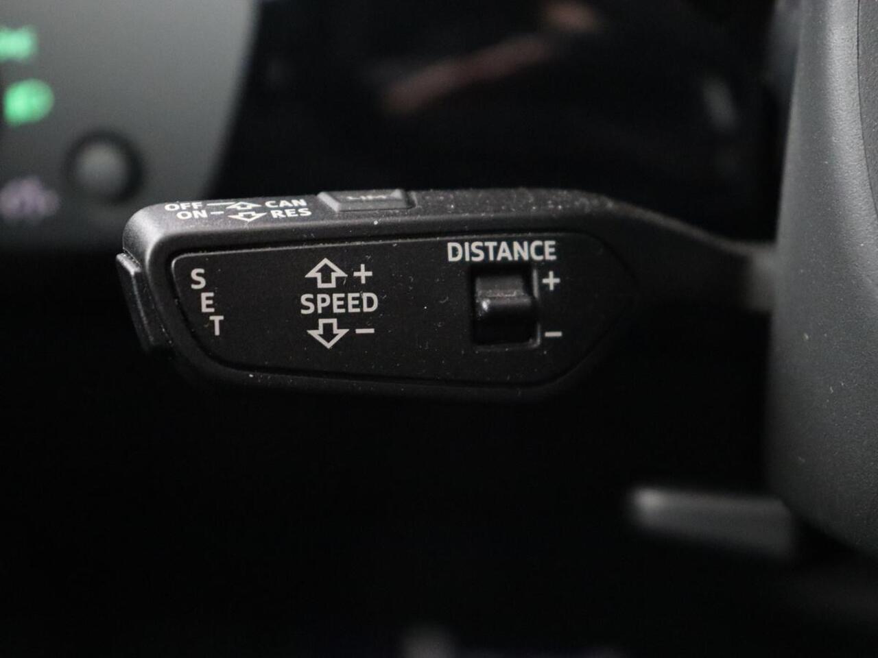 Audi A4 40 TFSI Sport S Line Black Edition | Stoelverwarming | Adaptive cruise | Keyless | Virtual Cockpit | Carplay | Half leder | Navigatie | Full LED | 19'' | Sportstoelen | Sfeerverlichting