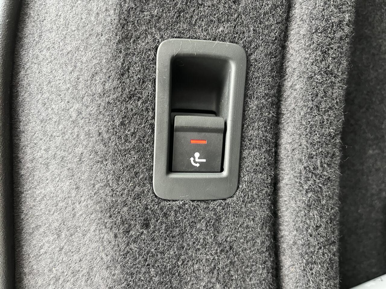 Audi A4 Avant 35 TFSI Design Pro Line Plus / Digitaal dashboard / Navigatie / Parkeersensoren V+A / Alcantara-leer / Zwenkbare trekhaak /