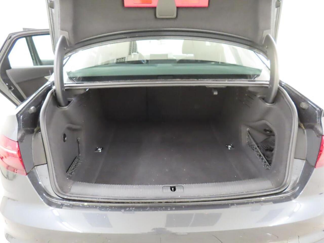 Audi A4 Limousine 35 TFSI Advanced Edition Climate controle | Navigatiesysteem | Parkeersensoren | Cruise controle | Keyless