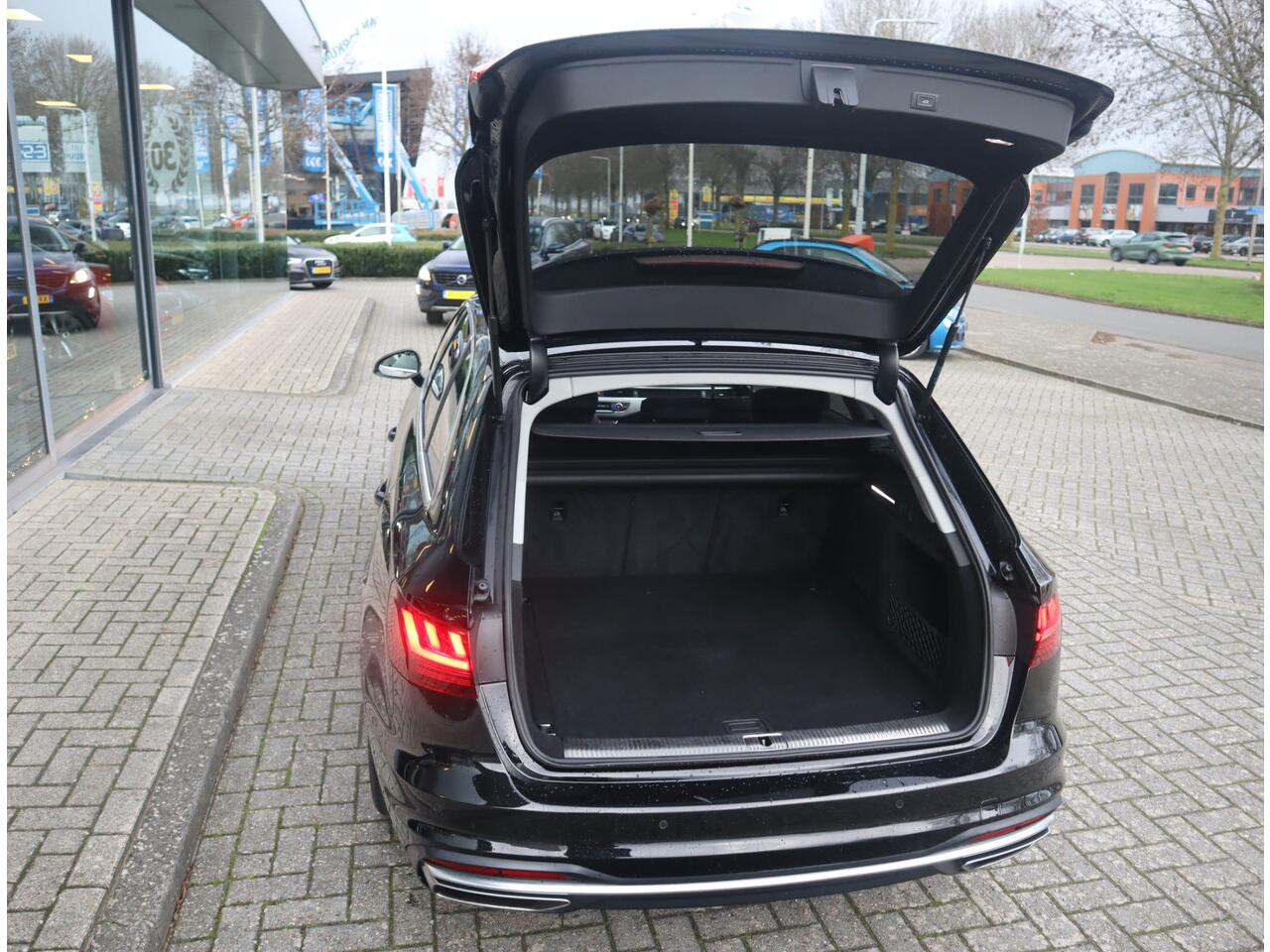 Audi A4 Avant 35 TFSI Launch edition Business / Panoramadak / Massagestoel