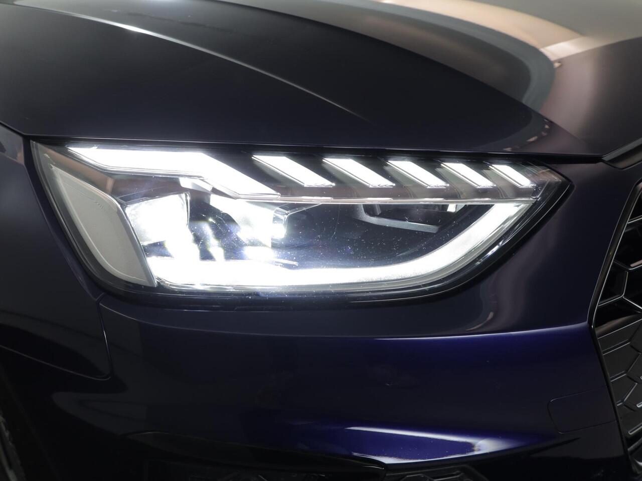 Audi A4 Avant 35 TFSI S edition Competition 150 pk S-tronic | Verlengde garantie | Navigatie | Parkeersensoren | LED koplampen | Stoelverwarming | S-Line |