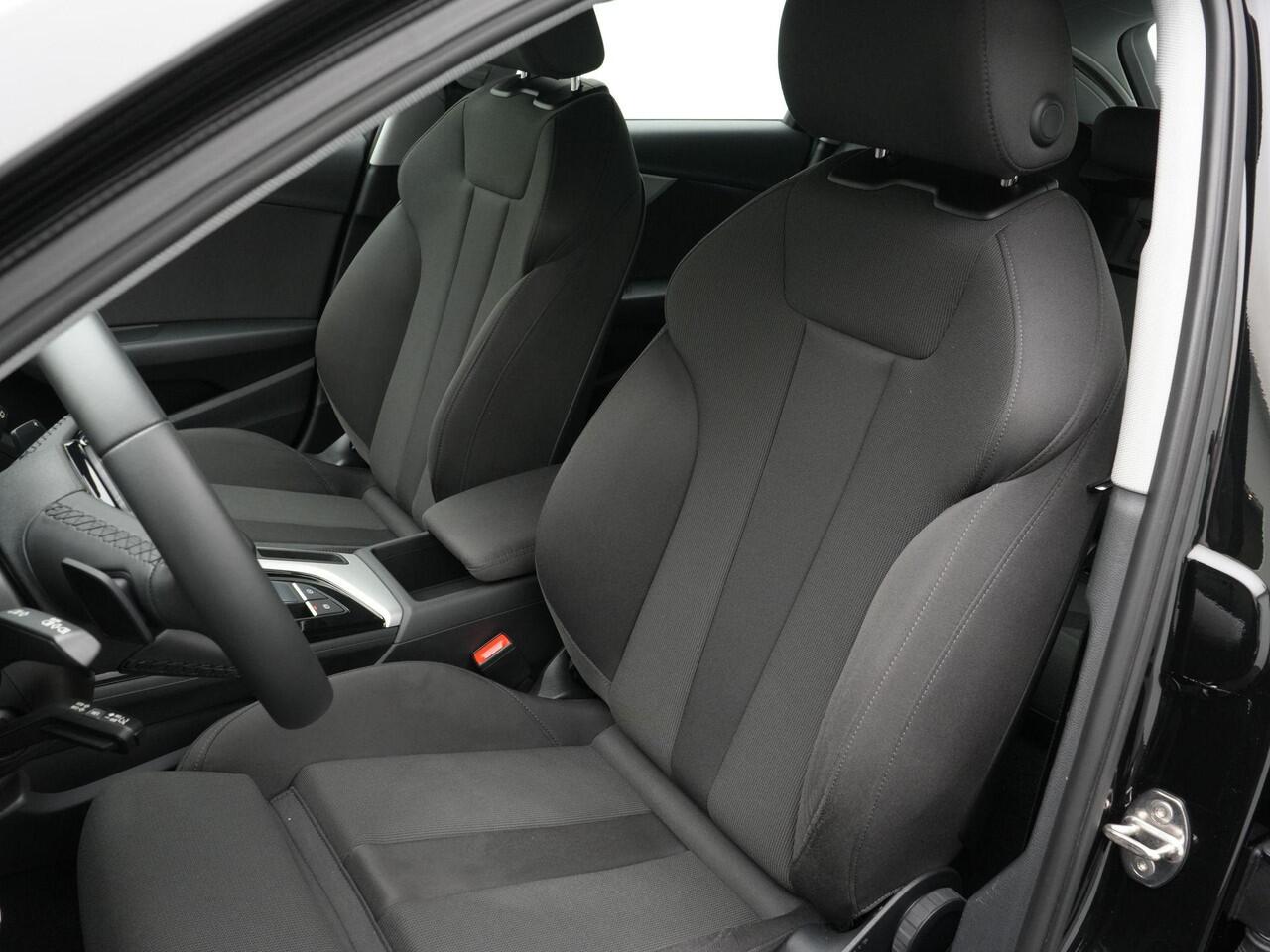 Audi A4 Avant 35 TFSI 150 pk Advanced Edition | Trekhaak | Sportstoelen | Parkeersensoren achter | Cruise Control | 17 inch