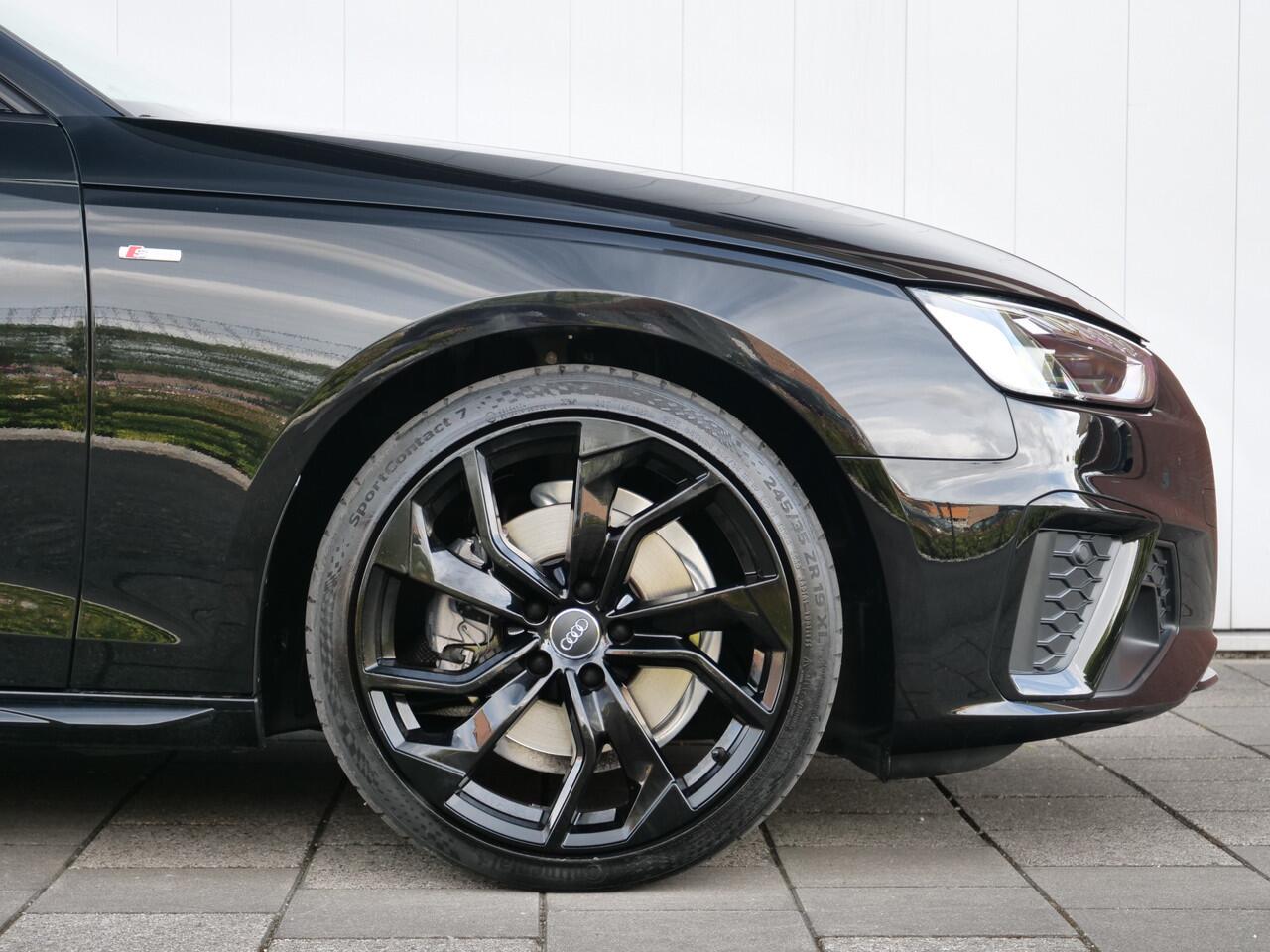 Audi A4 Limousine 35 TFSI S edition 150 Pk Automaat Navi / DAB / Apple Carplay / Camera