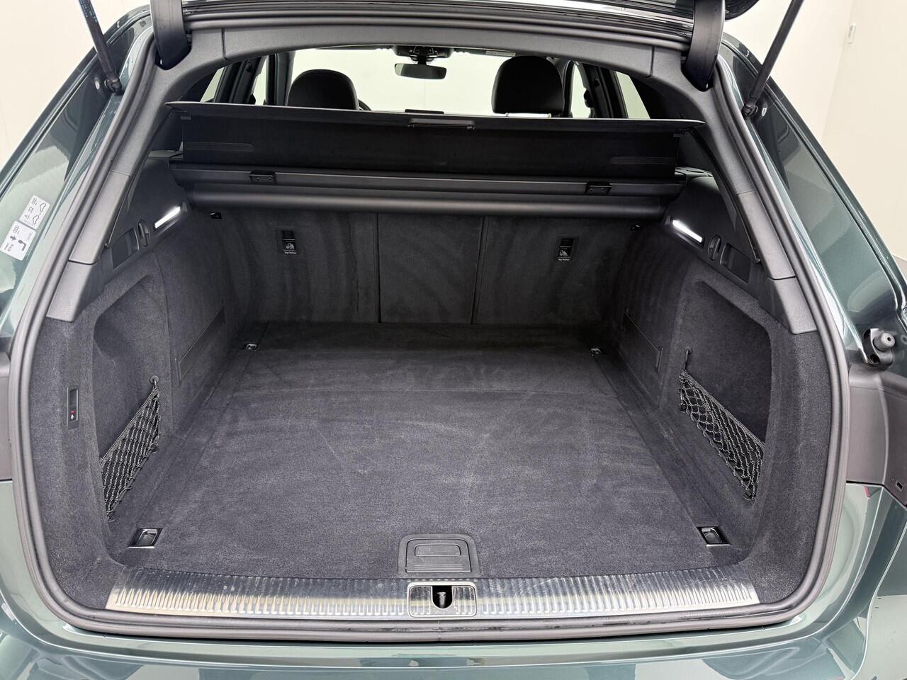 Audi A4 Avant 35 TFSI Sport S line black edition VAN: ¤29.900,- VOOR: ¤25.877,- UW EINDEJAARSVOORDEEL: ¤4.023| UNIEKE KLEUR | ELEK. TREKHAAK| ELEK. KLEP| S-LINE BINNEN- BUITEN | RIJKLAAR INCL. 12 MND BOVAG GARANTIE