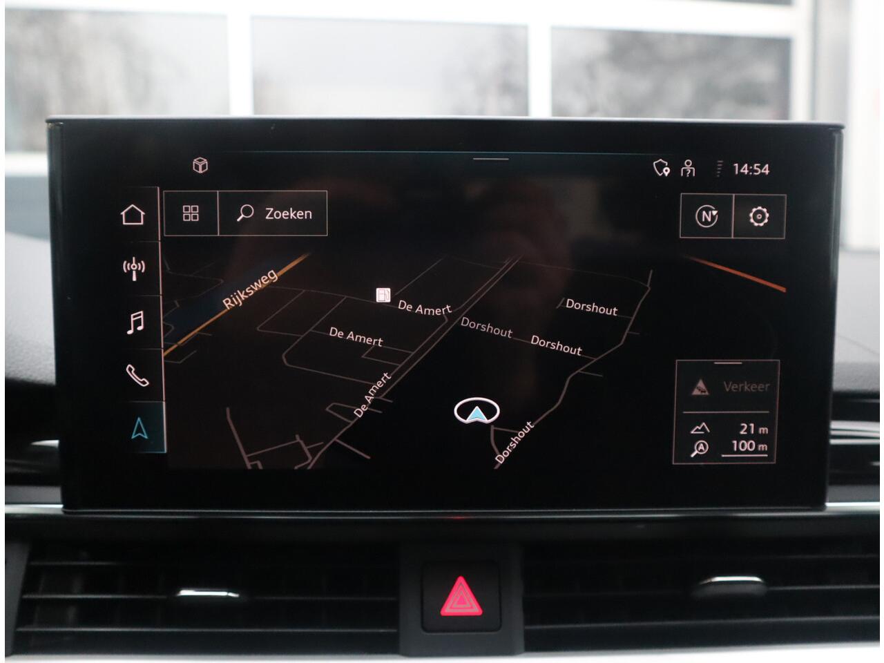 Audi A4 Avant 35 TFSI Launch edition Business / Panoramadak / Massagestoel