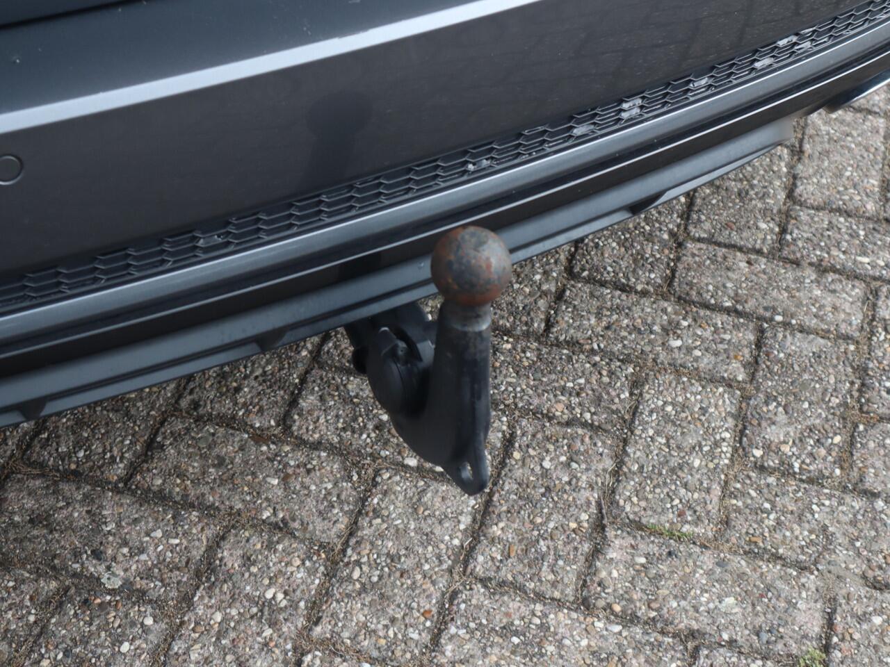 Audi A4 Avant 40 TFSI Sport S line edition S-Line / Trekhaak / Matrix LED