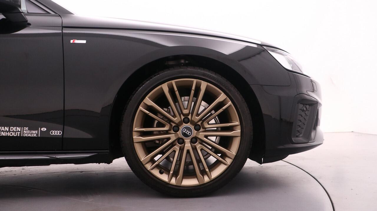Audi A4 Avant 35 TFSI S Edition Competition | Panodak | Stoelverwarming | Camera | PDC V+A | 19 " LMV |