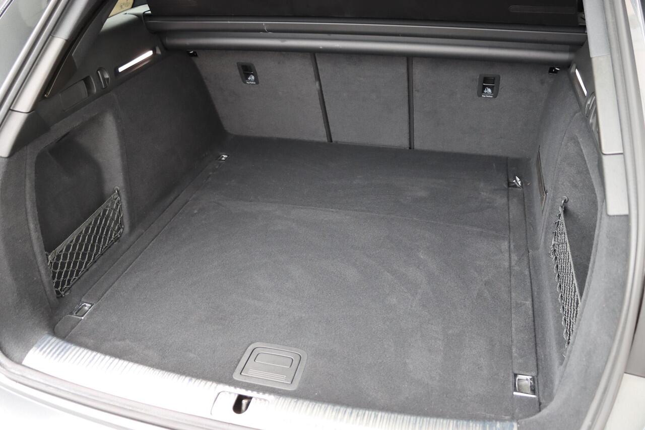 Audi A4 Avant 35 TFSI S Edition Competition 150pk S-Tronic | B&O | Schaalstoelen | Matrix LED