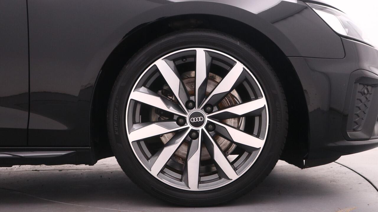 Audi A4 Avant 35 TFSI S edition Competition | Zwart optiek | 18" LMV | Audi Sound |