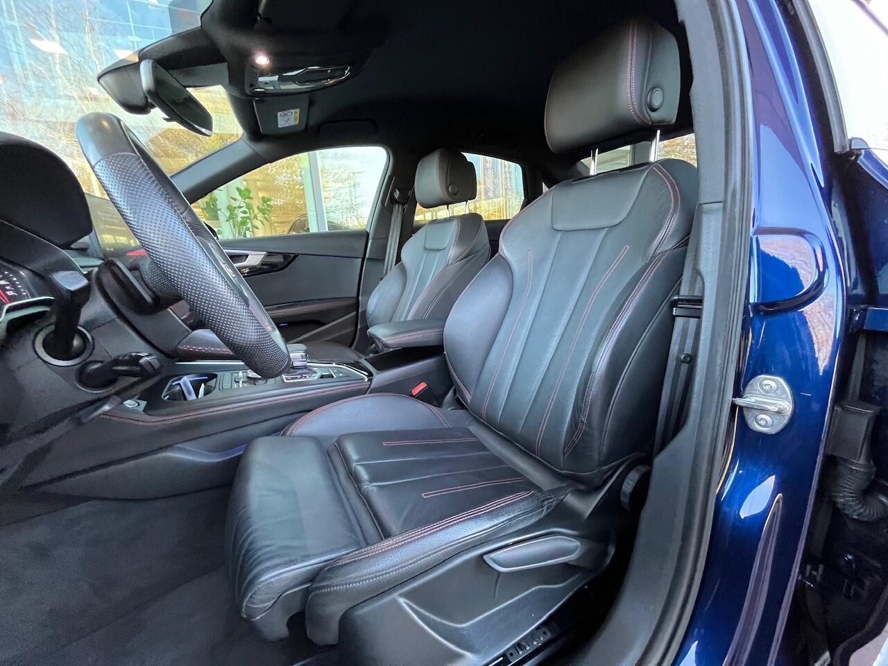 Audi A4 Limousine 40 TFSI Sport S line black edition / Parkeer sensoren / 19'' LMV / Getint glas / Navigatie / Lederen bekleding