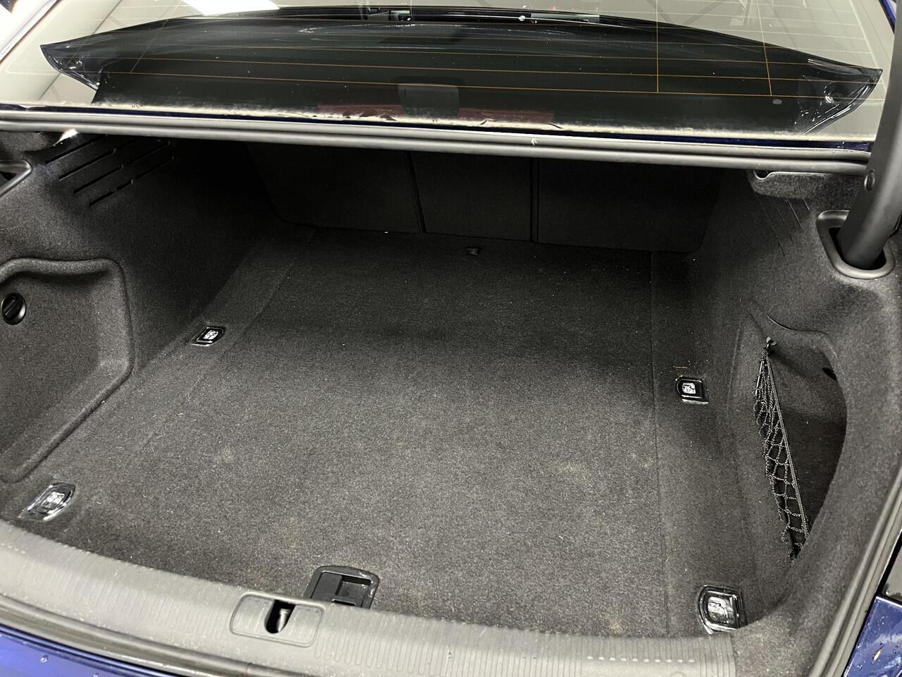 Audi A4 Limousine 40 TFSI Business Edition | Stoelverwarming | Adaptive cruise | Camera