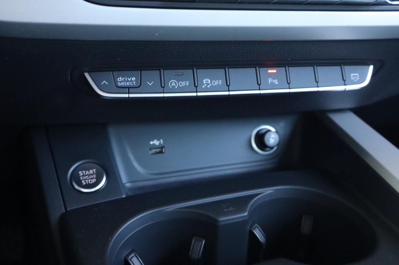 Audi A4 35 TFSI Pro Line I Geen Import I Navigatie | Parkeer Sensoren