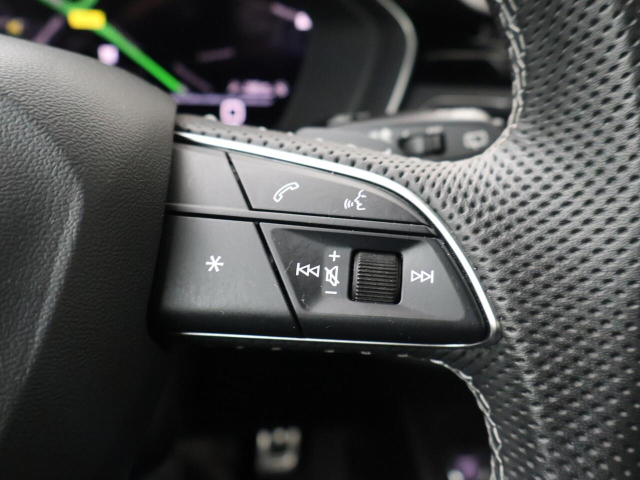 Audi A4 Avant 35 TFSI S edition Competition | 150 PK | Automaat | Trekhaak wegklapbaar | Adaptive cruise control | S line |