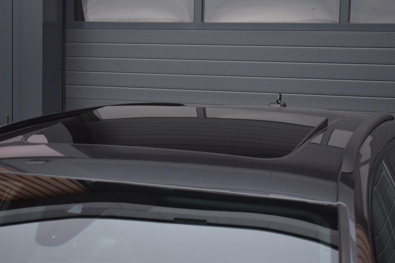 Audi A4 35 TFSI 150pk S-tronic S-line Black Edition | Panoramadak | Virtual | Sfeerverlichting