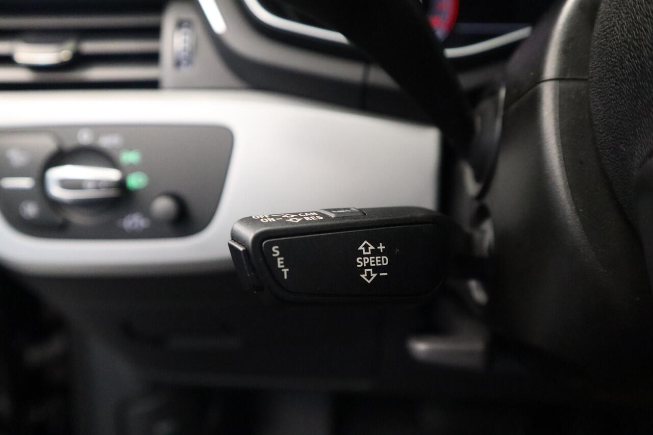 Audi A5 Cabriolet 40 TFSI quattro S edition Cruise/Climate 19''LM Navi Elektrische stoelen 204PK 24 maanden garantie mogelijk (*vraag naar de voorwaarden)