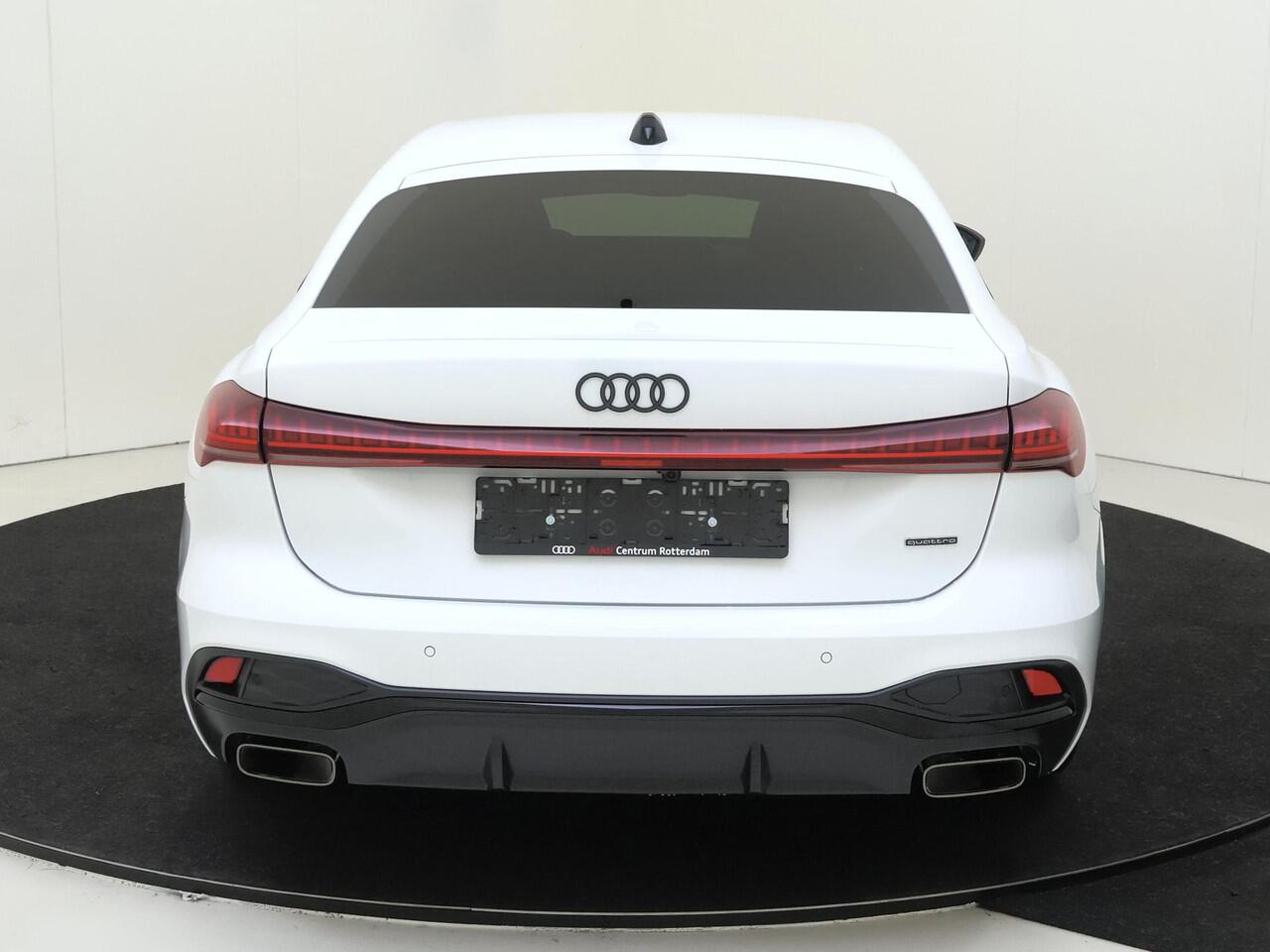 Audi A5 Limousine 2.0 e-hybrid quattro S edition | S-line | 20 inch LM velgen | Optiekpakket zwart | Ambiente lichtpakket Plus | Navigatie |