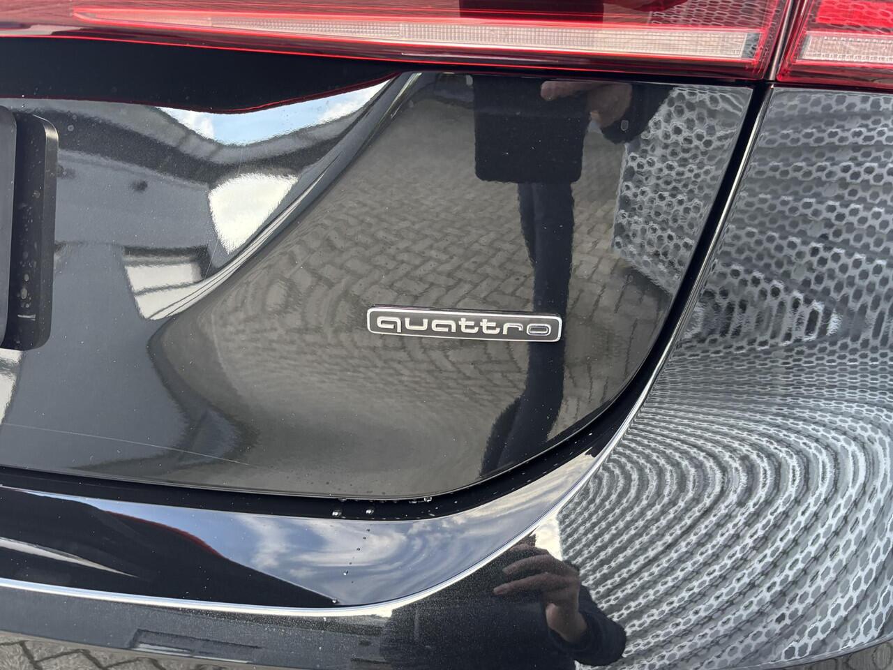 Audi A5 Avant S edition e-hybrid 299 PK | Passagiersdisplay | Stoelverwarming | Trekhaak