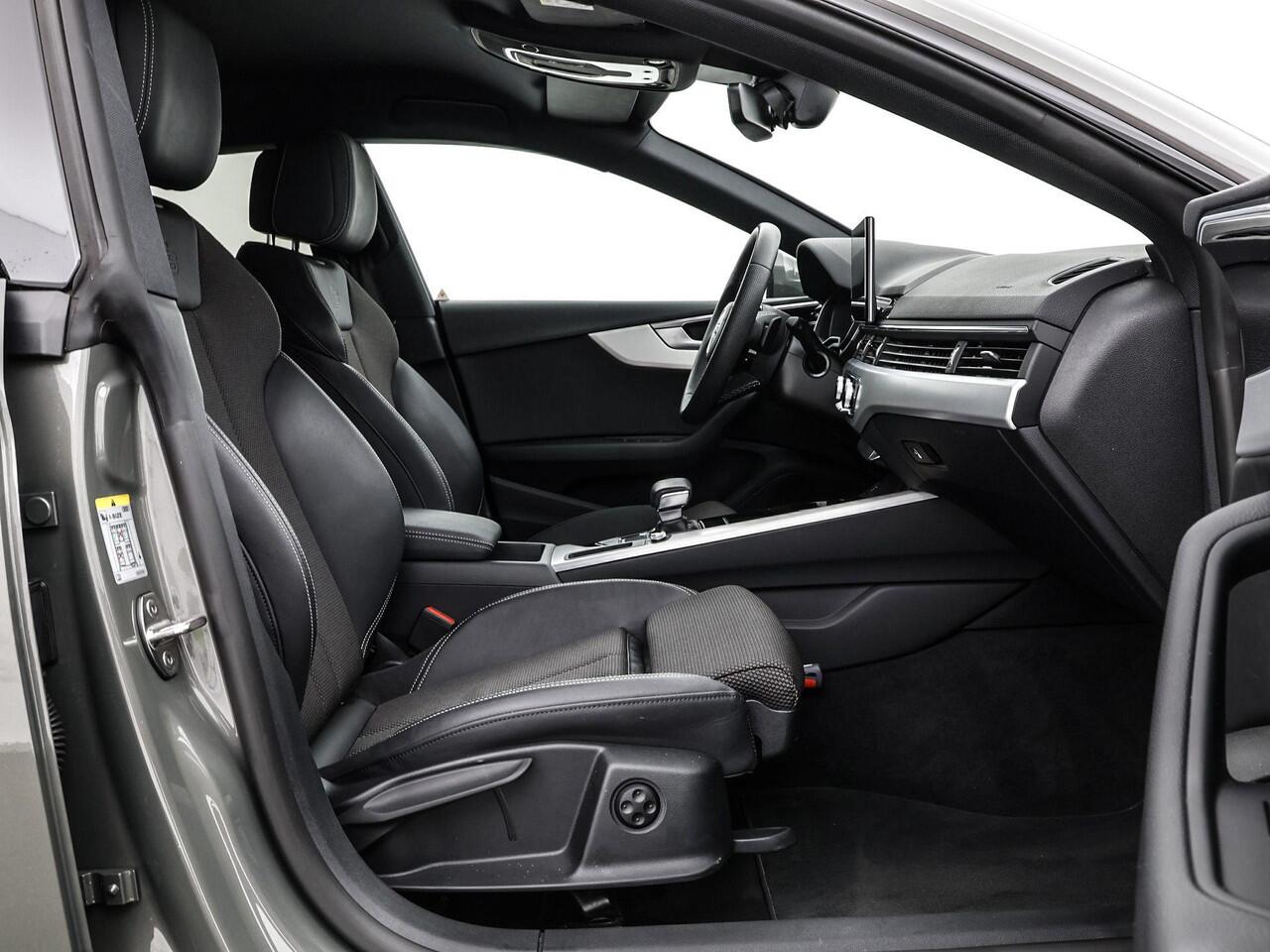 Audi A5 Sportback 35 TFSI 150pk S-Tronic S edition Competition · Matrix LED · Apple/Android Car Play · Inklap. Trekhaak · Elek. Achterklep · Alarmklasse 3 · 19"Velgen · Garantie t/m 20-06-2028 of 100.000km