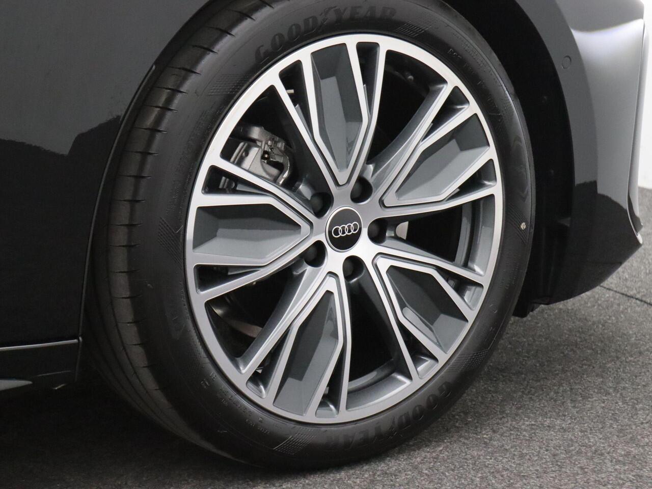 Audi A5 Avant 2.0 TFSI S edition 150PK S-Tronic S-Line, Panoramadak, Matrix-LED verlichting, Side Assist, Comfortkey, 360gr. Camera, Adaptieve Cruise Control, Elektr. Achterklep, Trekhaak, 19" LM Velgen