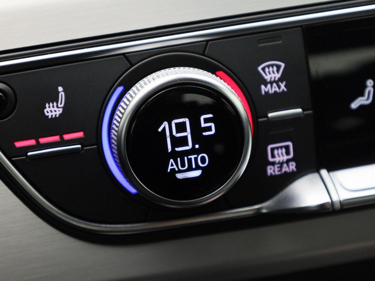 Audi A5 Sportback 40 TFSI/204PK S Line · Leder · Elektrische stoel verstelling · Camera · Apple/Android Car Play · Adaptive Cruise Control ·