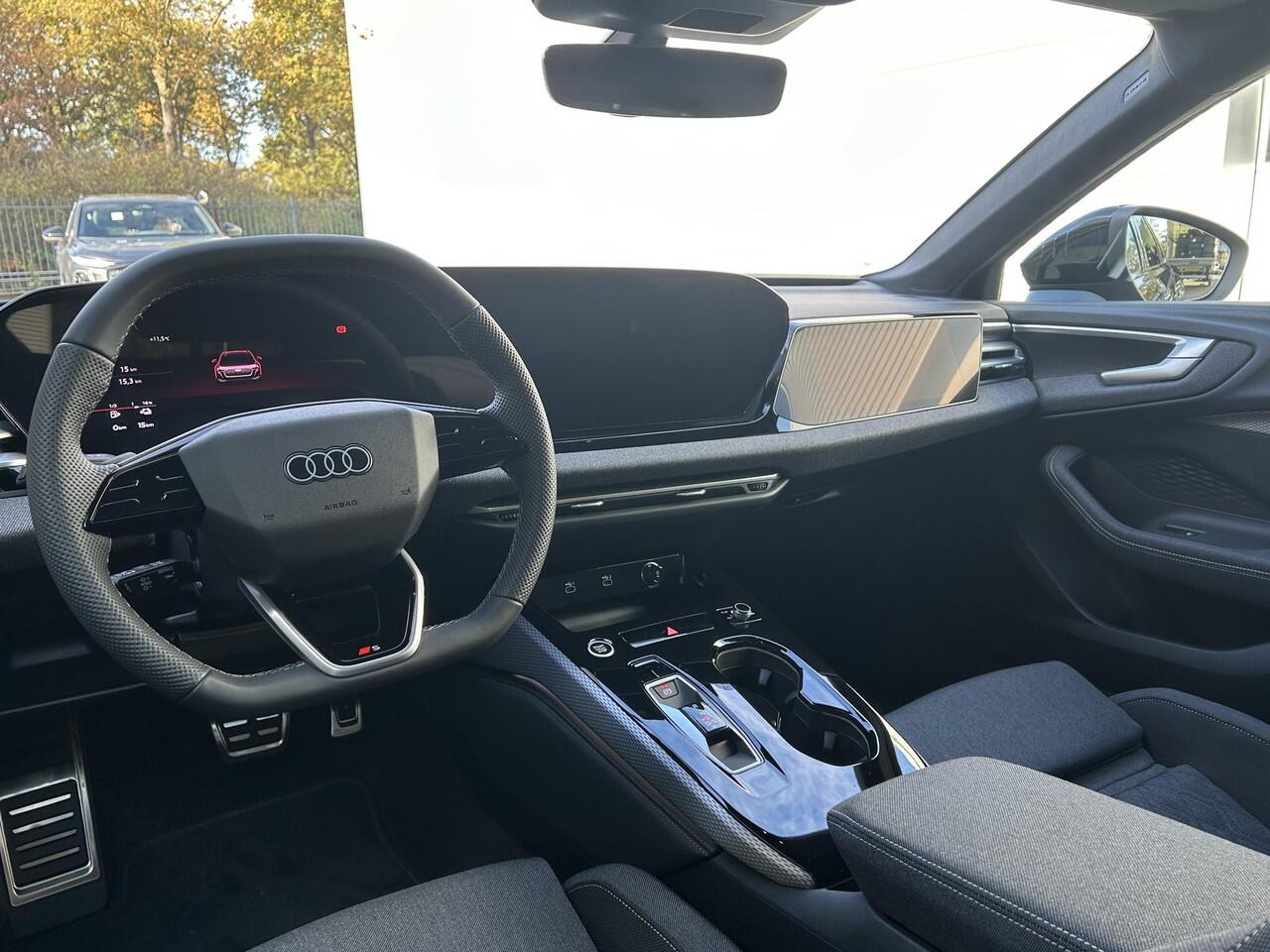Audi A5 Avant S edition (B10) e-hybrid 220 kW / 299 PK Avant 7 | 360 Camera | Stoelverwarming | Adaptieve Cruise Control | Sfeerverlichting | Keyless Entry |