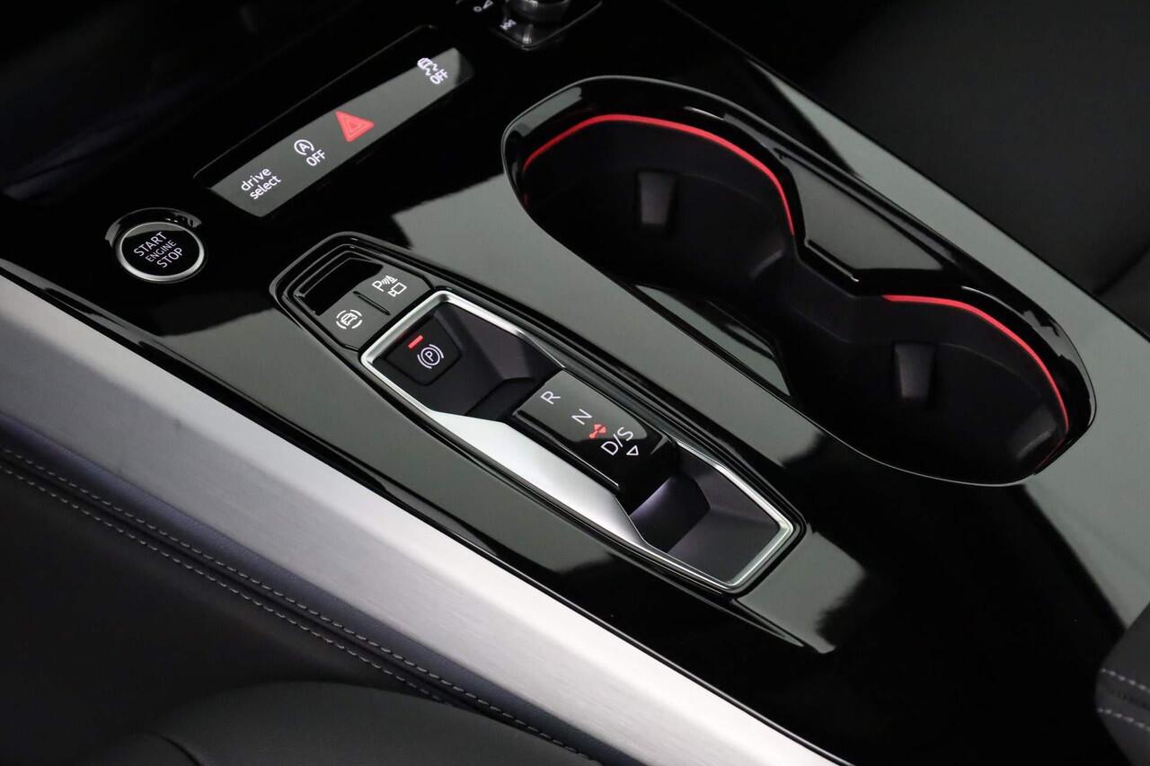 Audi A5 Limousine 35 TFSI 150 PK Advanced edition Audi A5 Limousine 35 TFSI 150PK S-tronic Advanced edition | Stoelen voor, elekt. verstelb. | Standaardst zwart leder-kunstl | Ambiente lichtpakket plus