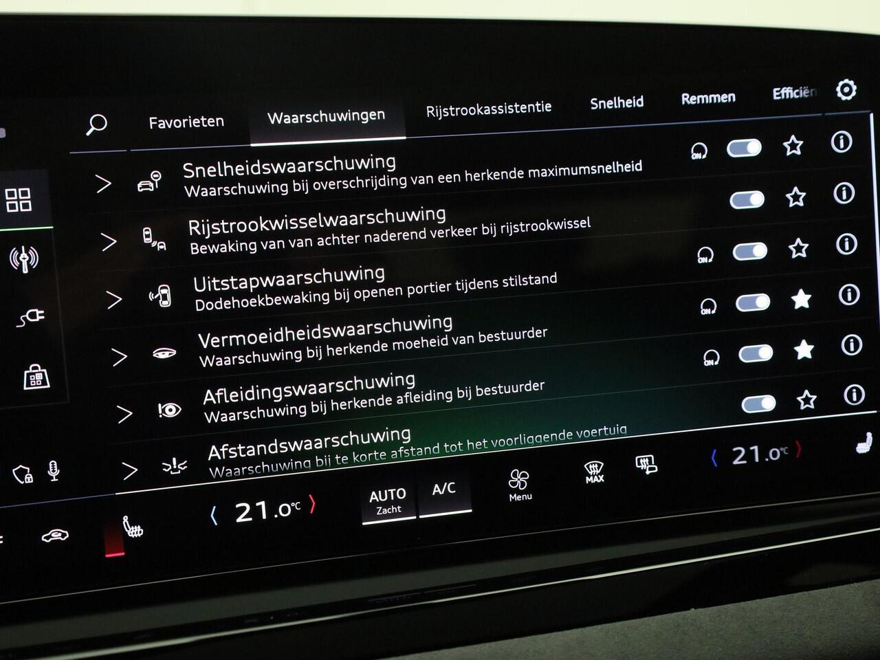 Audi A5 Avant 2.0 e-hybrid 367pk S-tronic Quattro S Line · Panoramadak · Trekhaak · Leder/Alcantara · Bijrijder scherm