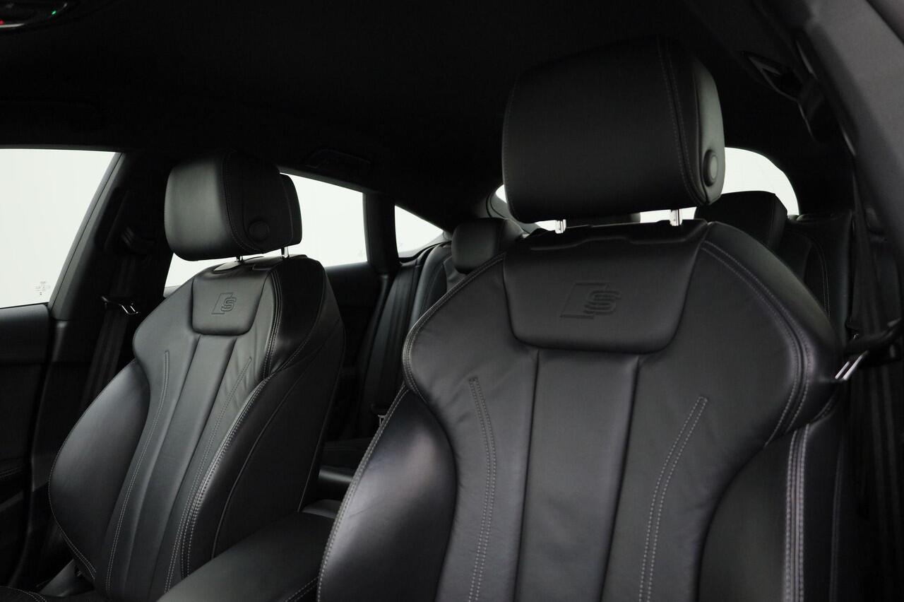 Audi A5 Sportback 40 TFSI/204PK S Line · Leder · Elektrische stoel verstelling · Camera · Apple/Android Car Play · Adaptive Cruise Control ·