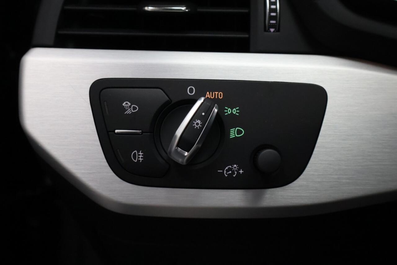 Audi A5 35 TFSI Sport S Line Automaat | Panoramadak | Matrix | Navigatie