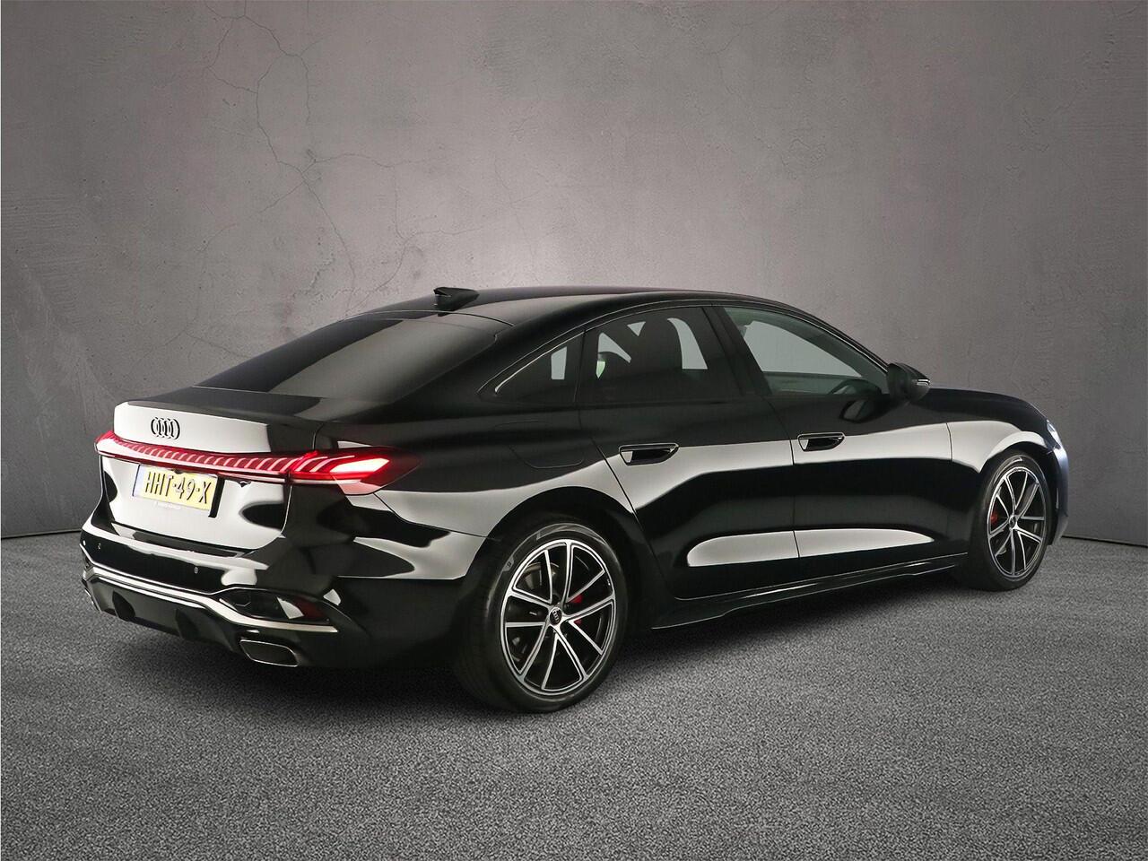 Audi A5 Limousine 2.0 TFSI S Edition | Adapt. Cruise | Optiek Pack | 19 inch | Camera | MMi + | Audi Sound | Parkeerassist Plus | S Line