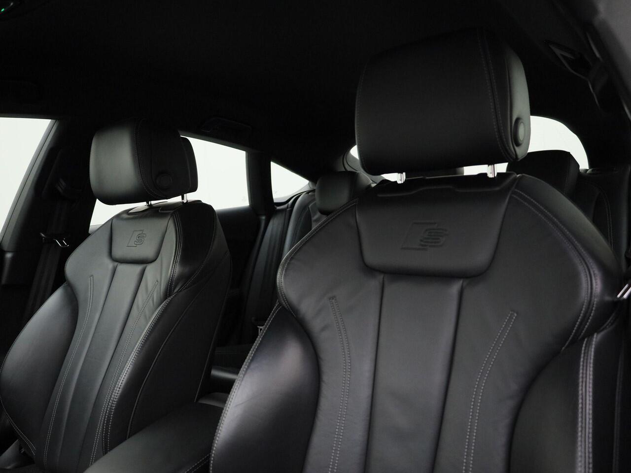 Audi A5 Sportback 40 TFSI/204PK S Line · Leder · Elektrische stoel verstelling · Camera · Apple/Android Car Play · Adaptive Cruise Control ·