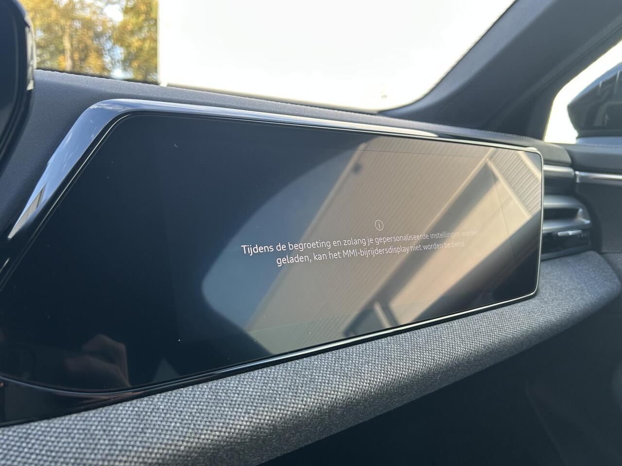 Audi A5 Avant S edition (B10) e-hybrid 220 kW / 299 PK Avant 7 | 360 Camera | Stoelverwarming | Adaptieve Cruise Control | Sfeerverlichting | Keyless Entry |