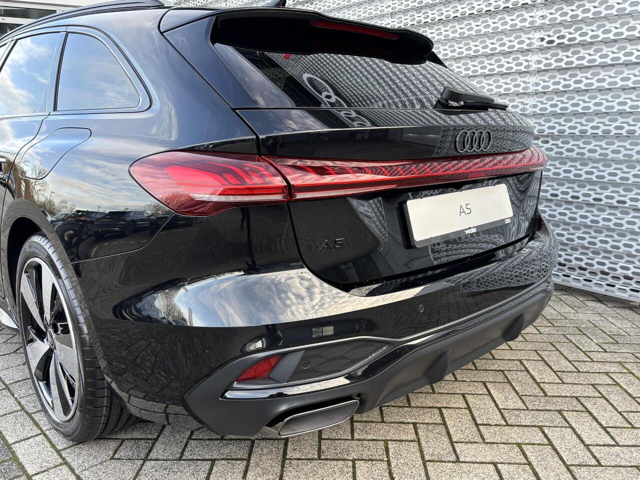 Audi A5 Avant S edition e-hybrid 299 PK | Passagiersdisplay | Stoelverwarming | Trekhaak