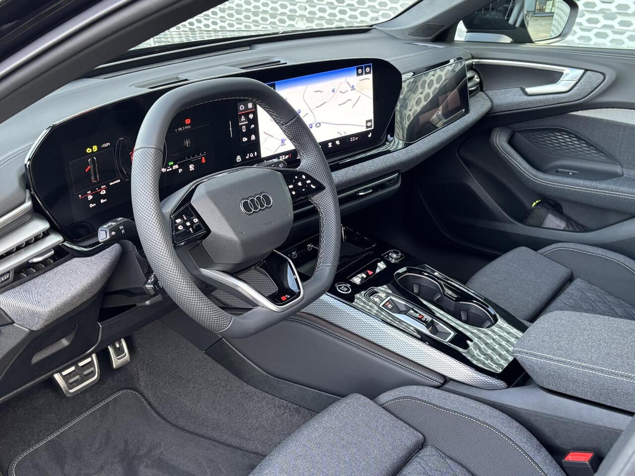 Audi A5 Avant S edition e-hybrid 299 PK | Passagiersdisplay | Stoelverwarming | Trekhaak