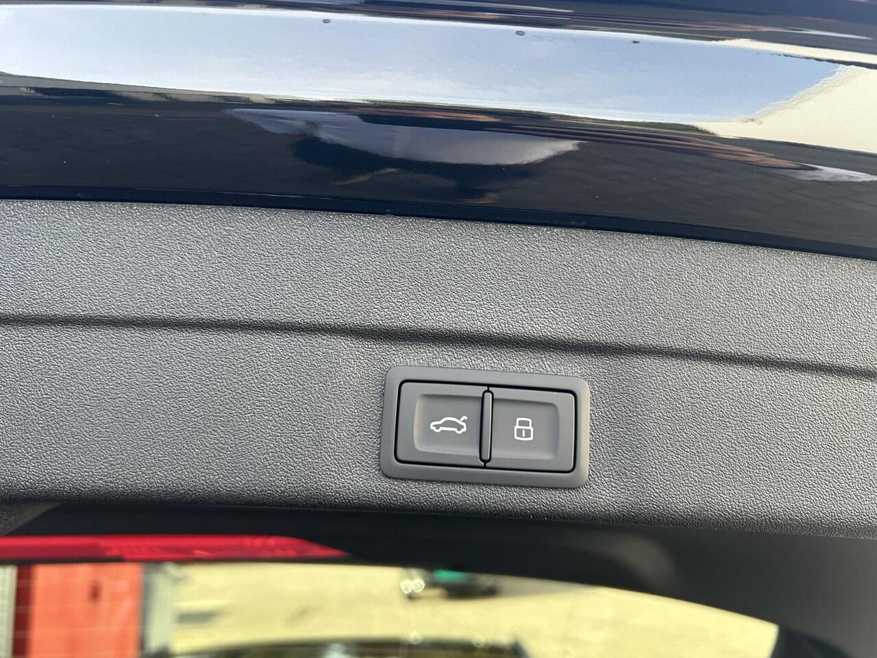 Audi A5 Avant S edition e-hybrid 299 pk | 360 Camera | Stoelverwarming | Adaptieve Cruise Control | Sfeerverlichting | Keyless Entry