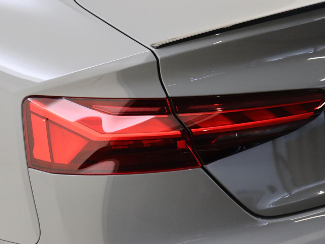 Audi A5 Sportback 40 TFSI S edition Competition | Panoramadak | Achteruitrijcamera | Virtual cockpit Plus | Optiek zwart Plus | Stoelverwarming | LED matrix verlichting | Navigatie Plus |