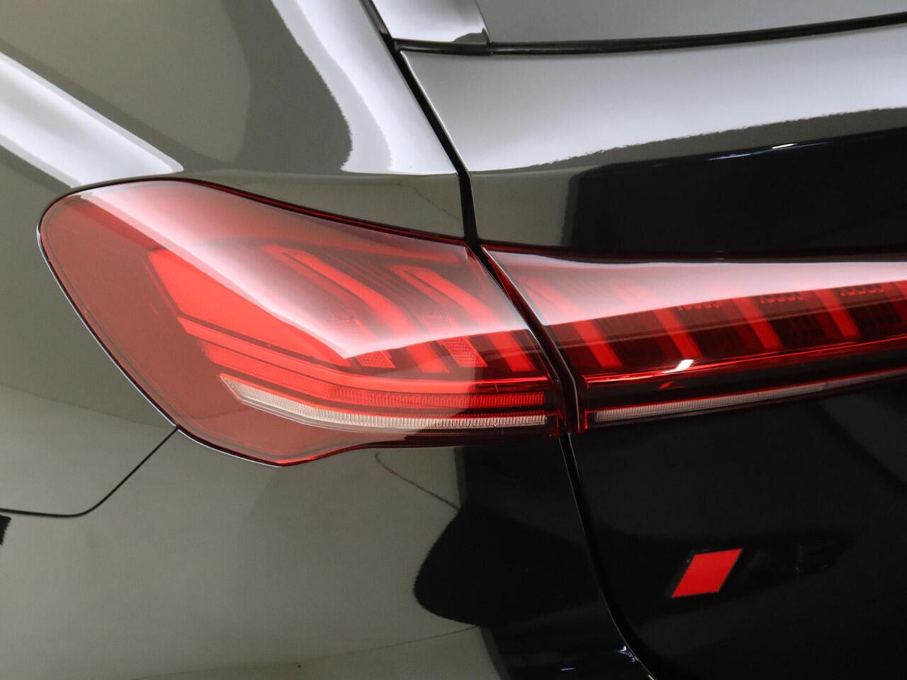 Audi A5 Avant 2.0 TFSI S edition | Lederen bekleding | Parkeerasisstent | 3-zone airco | Stoelverwarming | Achteruitrijcamera | Adaptieve cruise control | Navigatie |