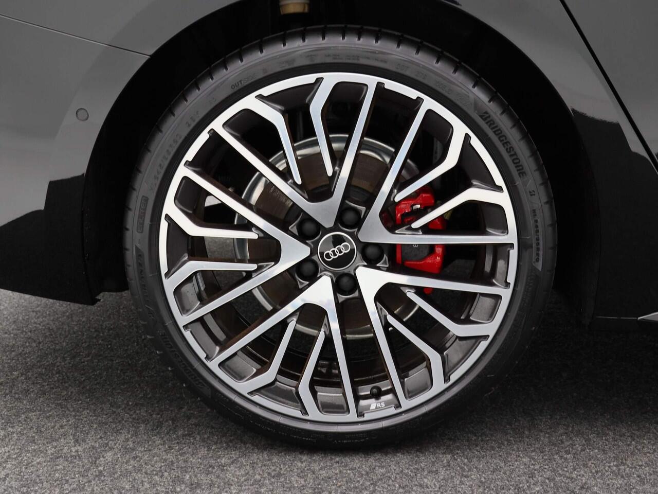 Audi A5 Avant Edition One 35 TFSI 150 PK | Edition One | Privacyglas | 20 inch multispaak | Rode Remzadels |