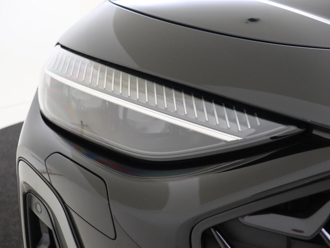 Audi A5 Avant 2.0 e-hybrid quattro S edition SOH 100% | Trekhaak | Display passagierszijde | Dodehoek detectie | 360 camera | Tech Plus pakket | Keyless | LED matrix verlichting |