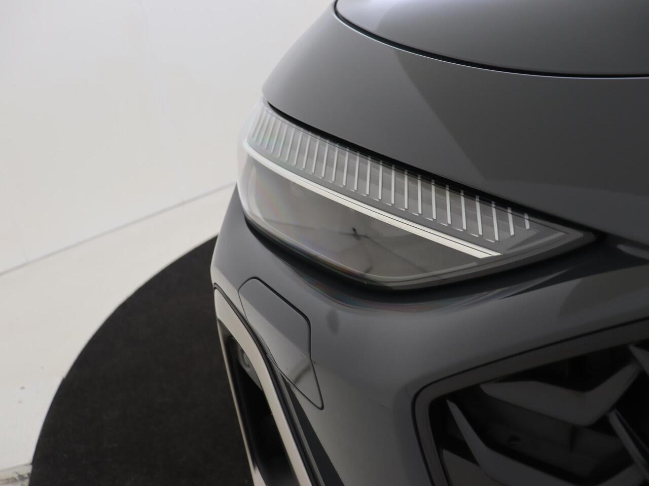 Audi A5 Avant 2.0 e-hybrid quattro S edition | Panoramadak | Trekhaak | 360 camera | Bang & Olufsen | Head-up display | 3-zone airco | Dodehoek detectie | Keyless |