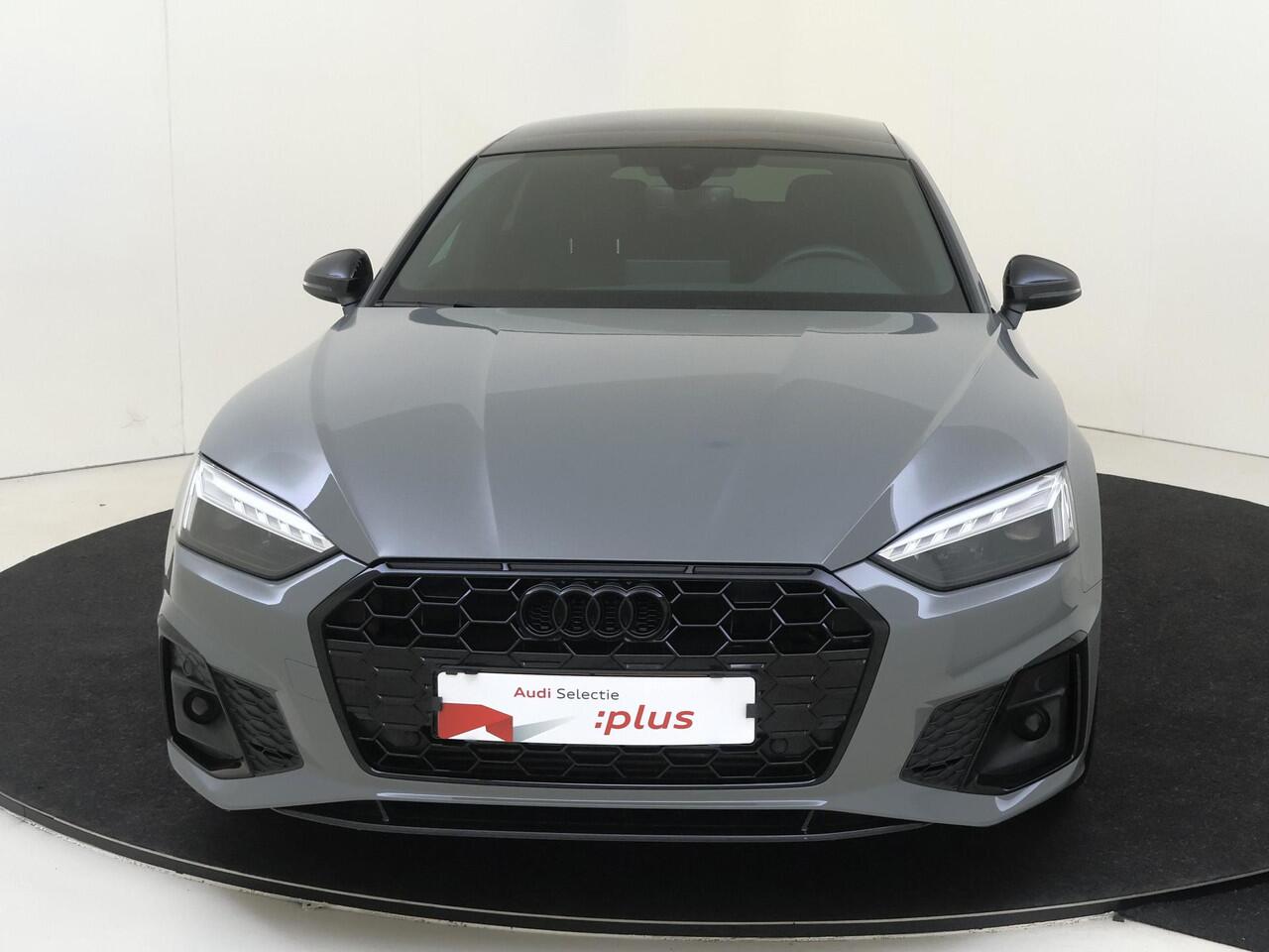 Audi A5 Sportback 40 TFSI S edition Competition | Panoramadak | Achteruitrijcamera | Virtual cockpit Plus | Optiek zwart Plus | Stoelverwarming | LED matrix verlichting | Navigatie Plus |