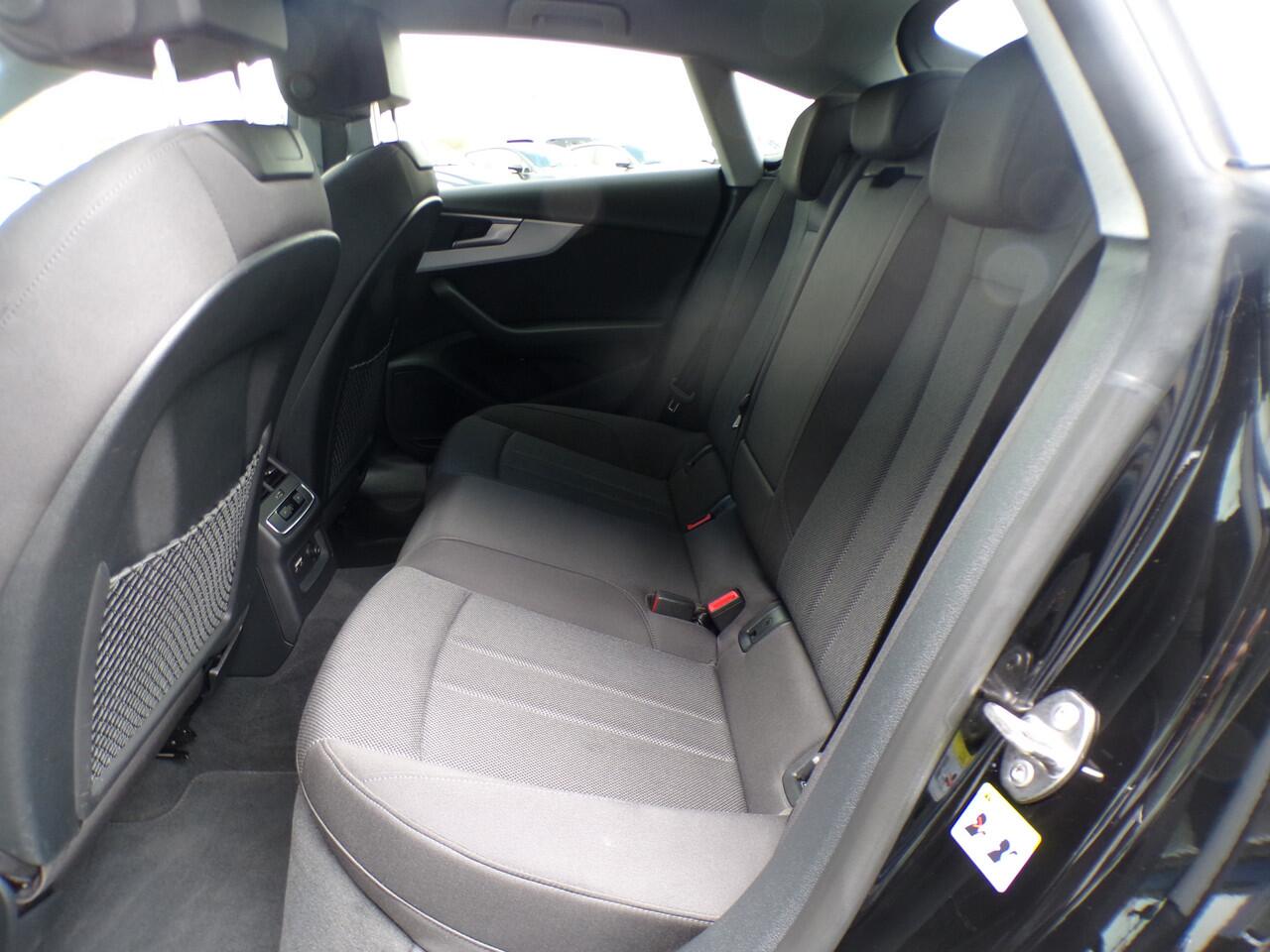 Audi A5 Sportback 35 TFSI Pro Line, Trekhaak / Stoelverwarming / Sensoren V+A / Carplay + Android Auto / 19'' LMV