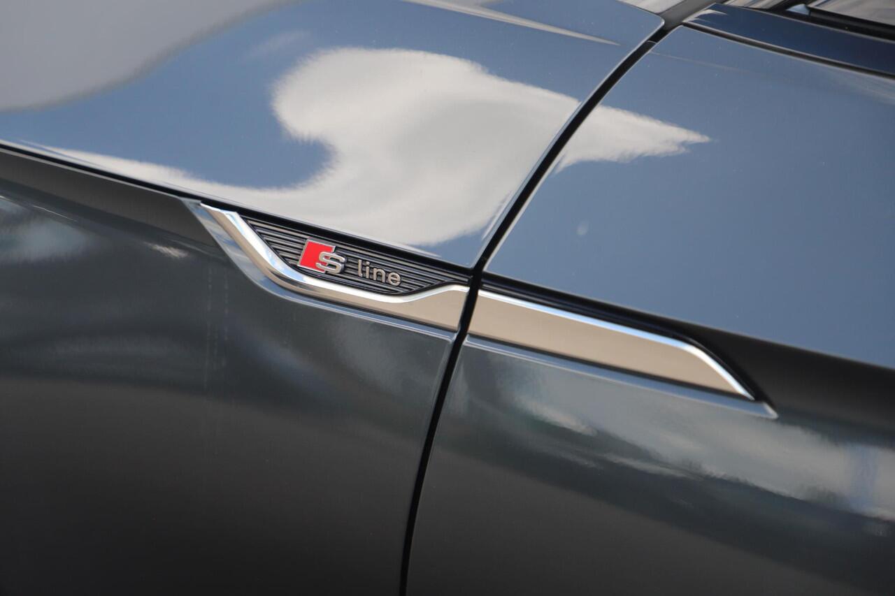 Audi A5 Sportback 35 TFSI Sport S-line black edition Trekhaak Virtual Cockpit LED Matrix Navigatie Half Leder Stoelverwarming Sfeerverlichting 19 inch LMV NAP Dealer Onderhouden!