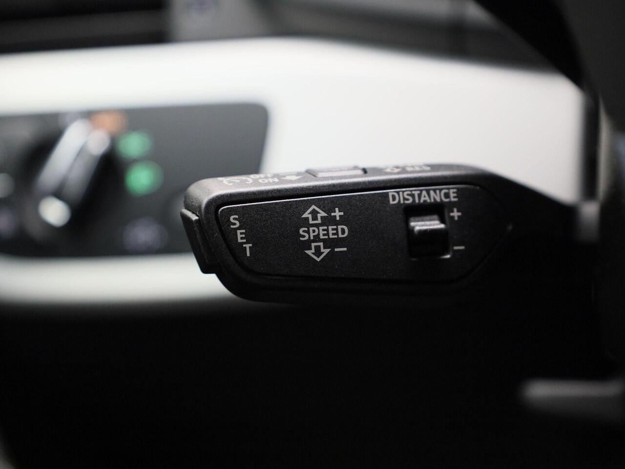 Audi A5 Sportback 40 TFSI/204PK S Line · Leder · Elektrische stoel verstelling · Camera · Apple/Android Car Play · Adaptive Cruise Control ·