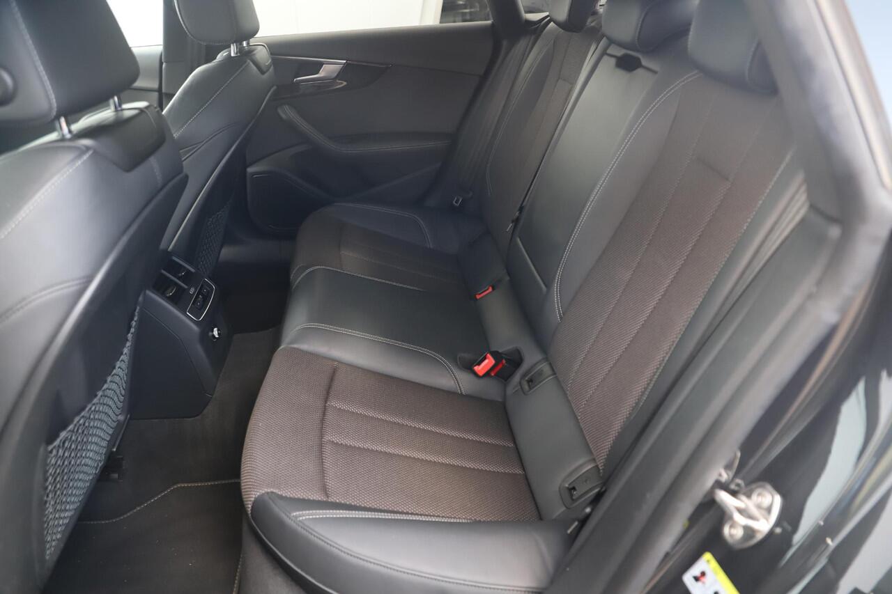 Audi A5 Sportback 35 TFSI Sport S-line black edition Trekhaak Virtual Cockpit LED Matrix Navigatie Half Leder Stoelverwarming Sfeerverlichting 19 inch LMV NAP Dealer Onderhouden!