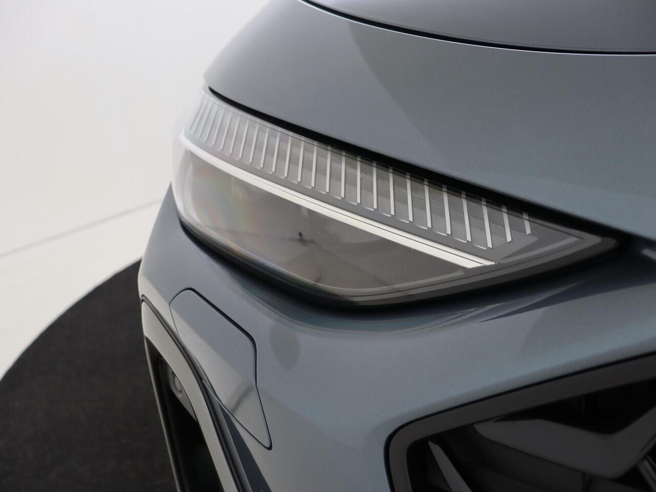 Audi A5 Avant 2.0 e-hybrid quattro S edition | Panoramadak | Trekhaak | 360 camera | Display passagierszijde | Dodehoek detectie | Tech Plus pakket | LED matrix verlichting |