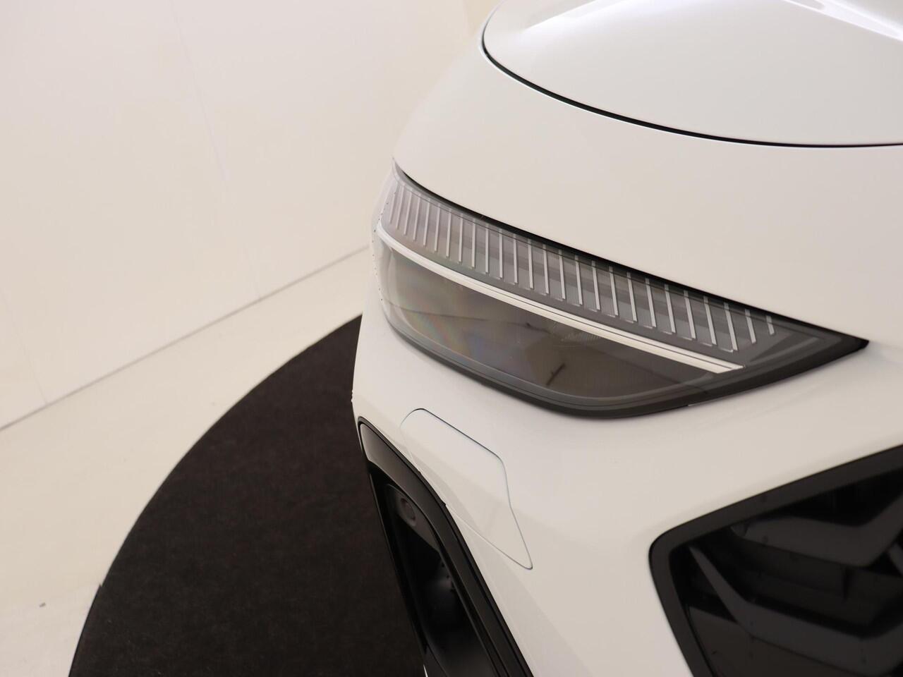 Audi A5 Limousine 2.0 e-hybrid quattro S edition | S-line | 20 inch LM velgen | Optiekpakket zwart | Ambiente lichtpakket Plus | Navigatie |