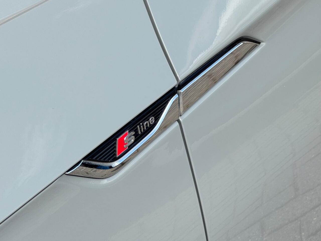 Audi A5 SPORTBACK 35 2.0 TFSI S-LINE EDITION COMPETITION QUANTUM GRIJS!